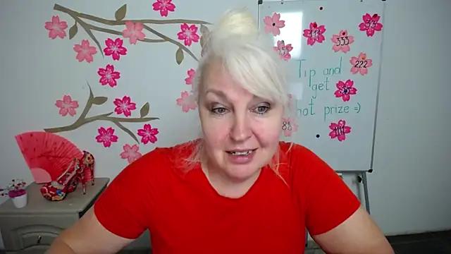 BlondyLeeBest from StripChat is Freechat