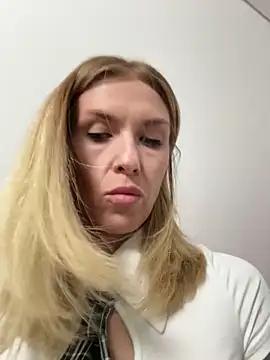 BlueEyesCarole from StripChat is Freechat