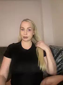 BootyQueenApril from StripChat is Freechat