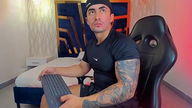Brad_Summer from StripChat is Freechat