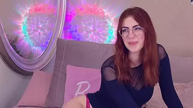 CaitlinMoon from StripChat is Freechat