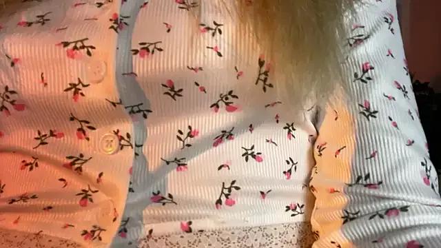 candy-eye from StripChat is Freechat