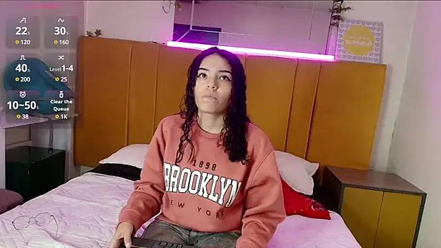 Charllotte_Evanss from StripChat is Freechat