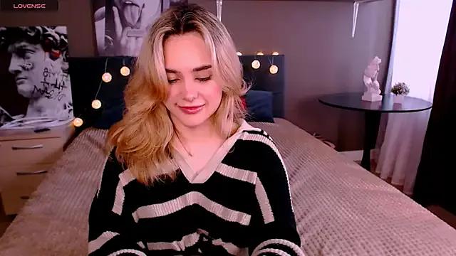 Chloe_Ravens from StripChat is Freechat