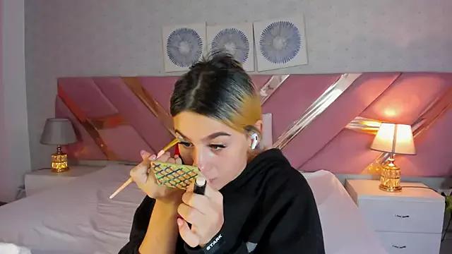 ChloeLaurentt from StripChat is Freechat