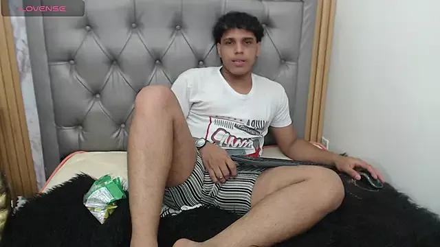 Chris_blazee from StripChat is Freechat