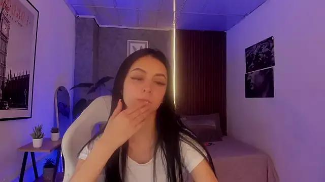 Coralinnee_ from StripChat is Freechat