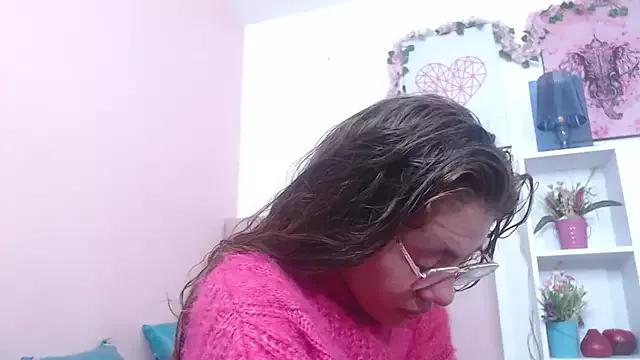 cristal_mateus from StripChat is Freechat