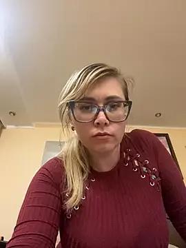 Crystal00Girl from StripChat is Freechat