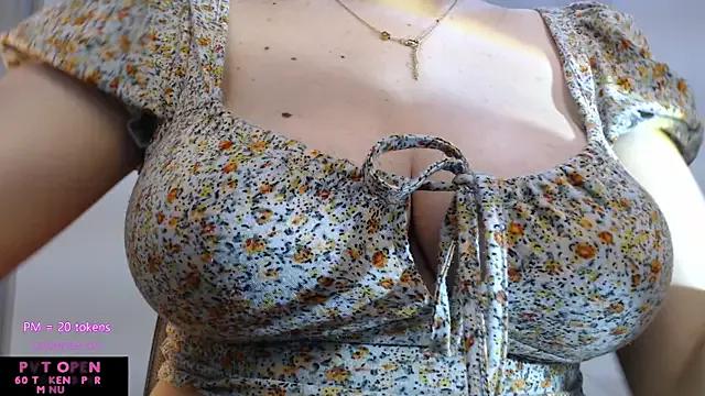 crystalll_room from StripChat is Freechat