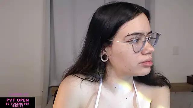 crystalll_room from StripChat is Freechat