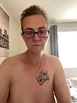 Curvy-Jinx from StripChat is Freechat