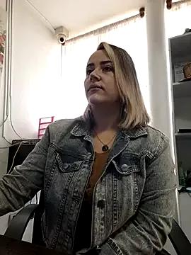 CurvyLust_x from StripChat is Freechat