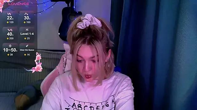 cutepie33 from StripChat is Freechat