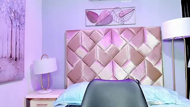 DanniaKross from StripChat is Freechat
