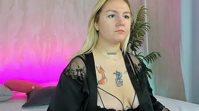 Debbie_Taylor from StripChat is Freechat