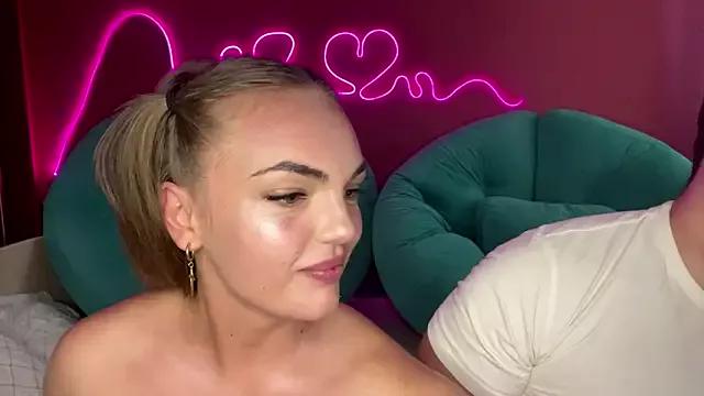 deeplookscouple from StripChat is Freechat