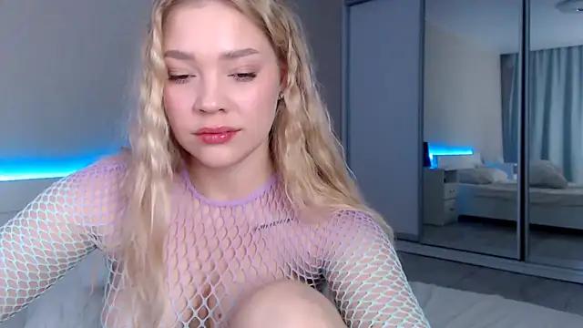 DIANAxxxDIAMOND from StripChat is Freechat