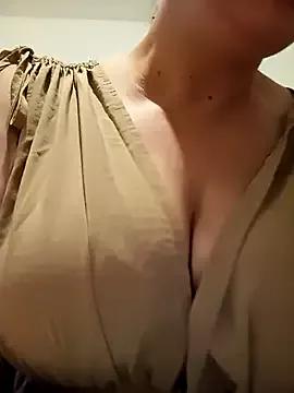 Photos of Dolcissima33 from StripChat is Freechat