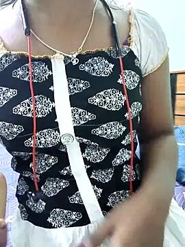 Dreamqueentamill from StripChat is Freechat