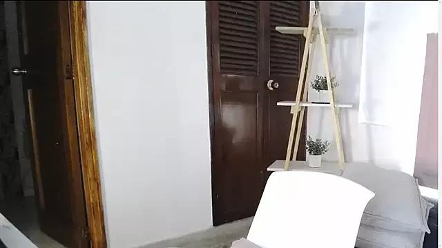Dulce__Lovee from StripChat is Freechat