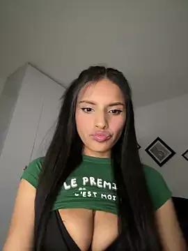 Dulceeany from StripChat is Freechat
