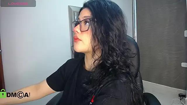Dulcerose_01 from StripChat is Freechat