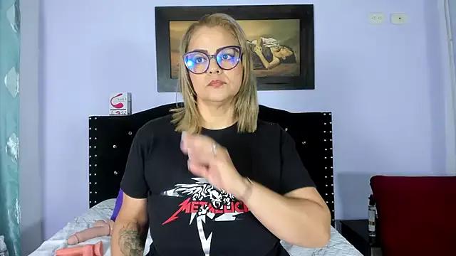 elena_vega from StripChat is Freechat