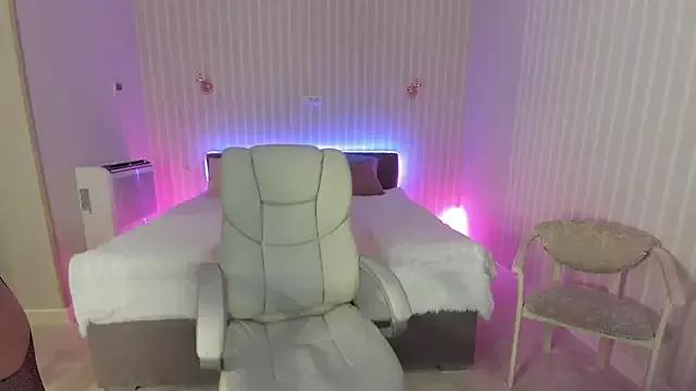EllaGolden from StripChat is Freechat