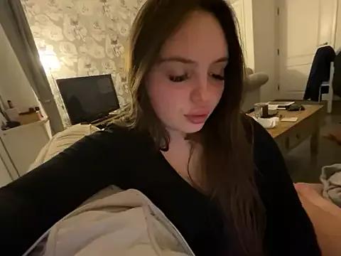 EllaStarrxxx from StripChat is Freechat