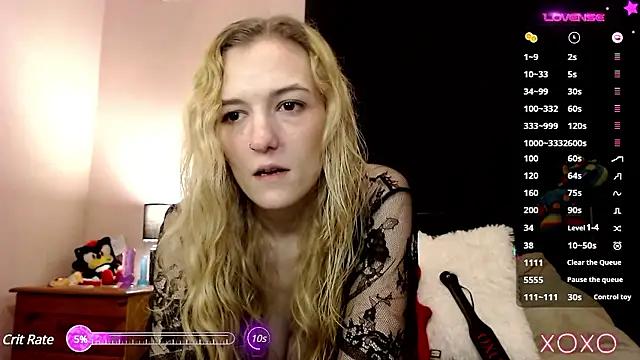 EllieeRose from StripChat