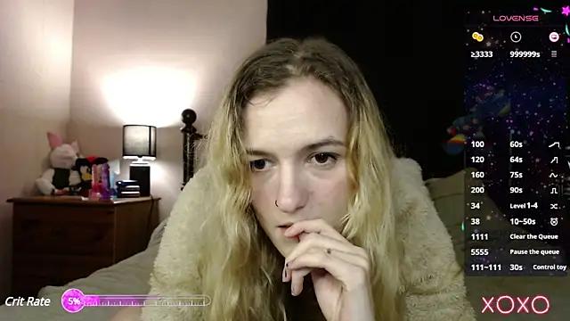 EllieeRose from StripChat