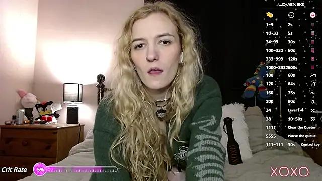 EllieeRose from StripChat