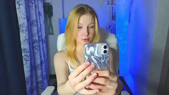 Elly_rosss from StripChat is Freechat