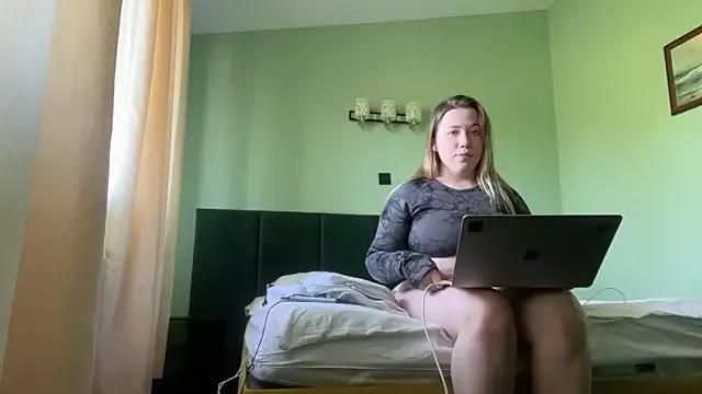 Embersweetbunny from StripChat is Freechat