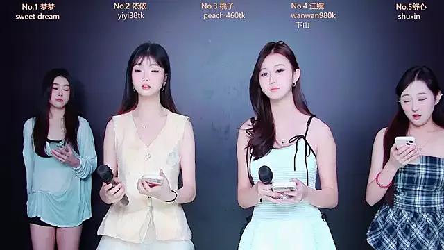 Emerald_Girls from StripChat is Freechat