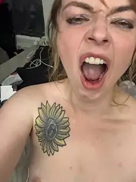 EmeraldVixxxen from StripChat is Freechat