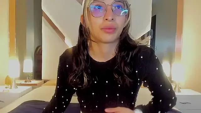 Emilia_Bons from StripChat is Freechat