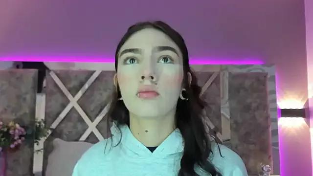 Emiliaponce from StripChat is Freechat