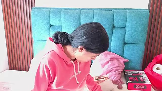 EmilyGala from StripChat is Freechat