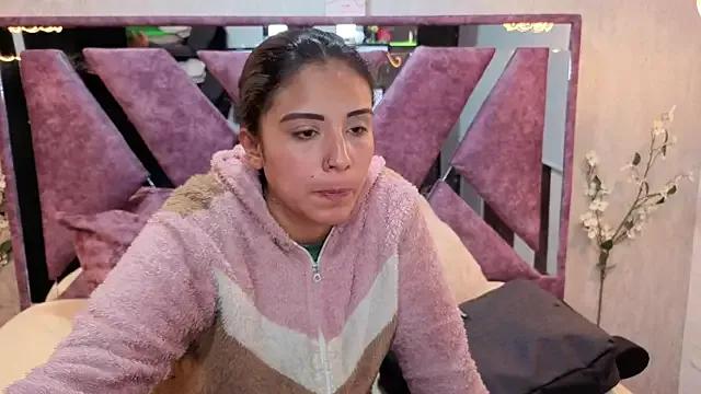 EmilyGala from StripChat is Freechat