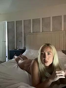 emilyhugesxo from StripChat is Freechat