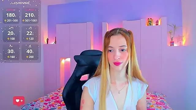 EmilyWillis7 from StripChat is Freechat