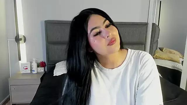 Emma__clark_ from StripChat is Freechat
