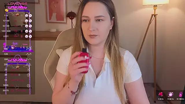 Emma_B1uem from StripChat is Freechat