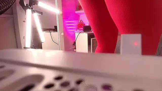 emma_madi from StripChat is Freechat