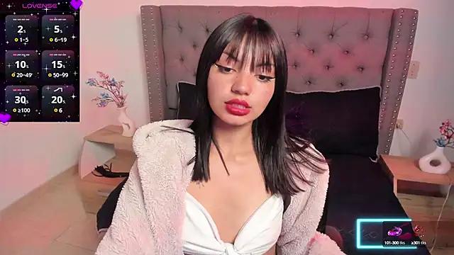 Emma_Pettit from StripChat