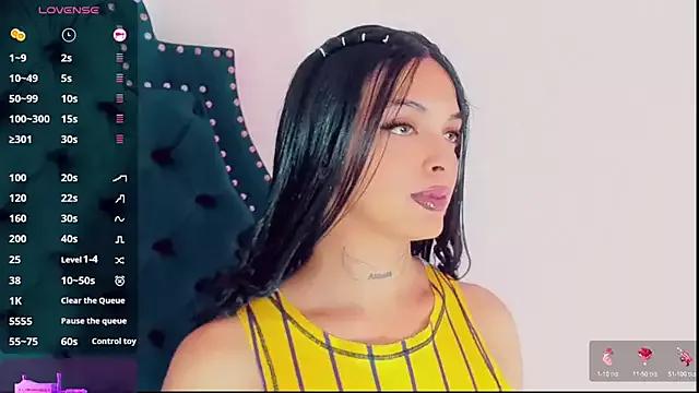 Emmaa_Saenz_ from StripChat is Freechat
