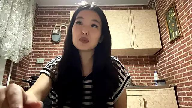 EmmaLeexth from StripChat is Freechat