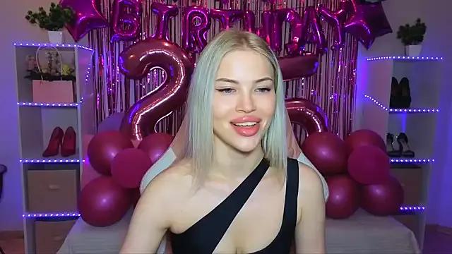 EmmyMills from StripChat is Freechat